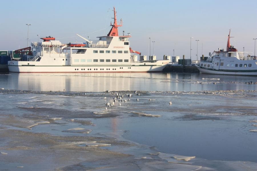 Verschneiter Hafen Neuharlingersiel